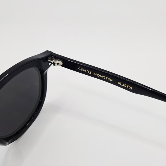Stylish Black Sunglasses - Picture 5 of 7